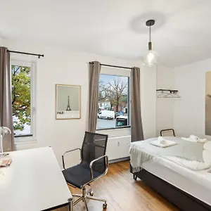 Apartment Kranich Mit 3 Zimmern, Top Infrastrukturlage Hh Langenhorn, Naehe Airport, Boxspringbetten Und Arbeitsplaetzen Mit Glasfaser Wlan Deutschland