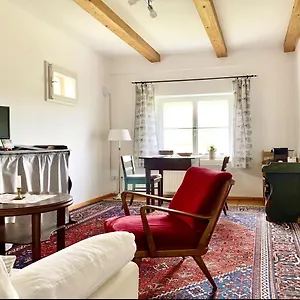 Historischer Pfarrhof Niederleierndorf Deutschland